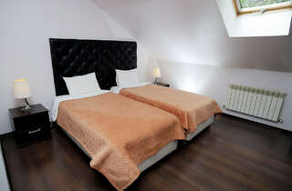 Гостиница Видноff Видное Бюджетный двухместный номер с 2 отдельными кроватями-1